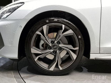 Audi - A3 (8Y) 40 TFSI Premium