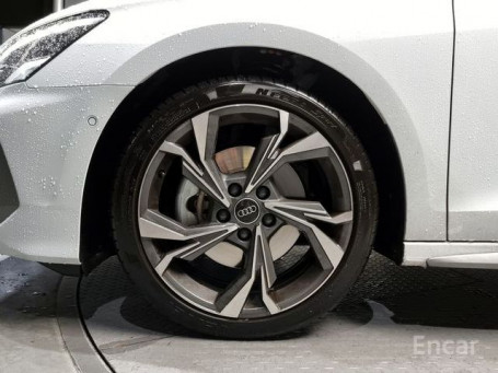 Audi - A3 (8Y) 40 TFSI Premium