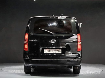 Hyundai Grand Starex Van