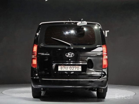 Hyundai Grand Starex Van