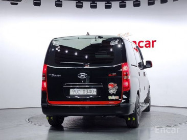 Hyundai Grand Starex Van