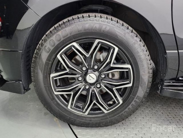 Hyundai Grand Starex Van