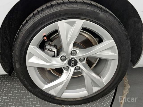 Audi - A4 (B9) 40 TFSI Premium