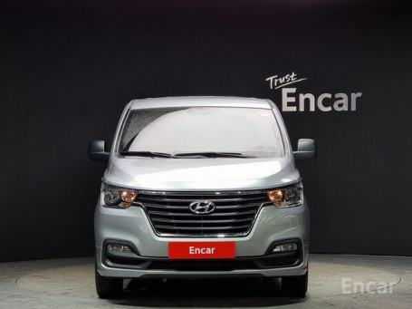 Hyundai Grand Starex Van