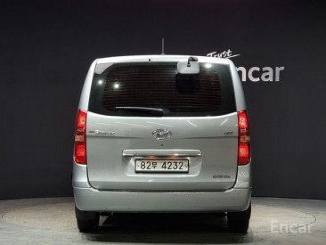 Hyundai Grand Starex Van