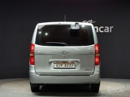 Hyundai Grand Starex Van