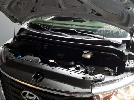 Hyundai Grand Starex Van