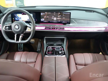 BMW - 7 series (G70) 740i sDrive M Sport