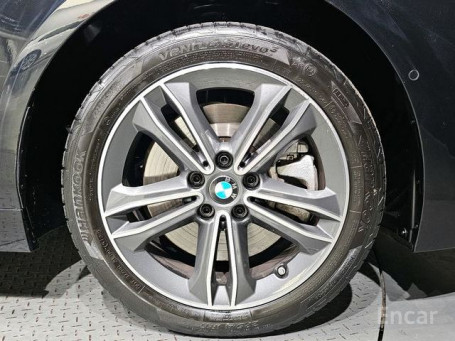 BMW - 1 series (F40) 120i Sport