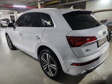 Audi - Q5 (FY) 40 TDI Quatrro Premium