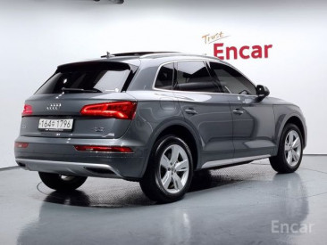 Audi - Q5 (FY) 40 TDI Quattro Premium