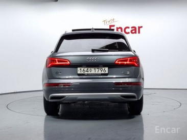 Audi - Q5 (FY) 40 TDI Quattro Premium