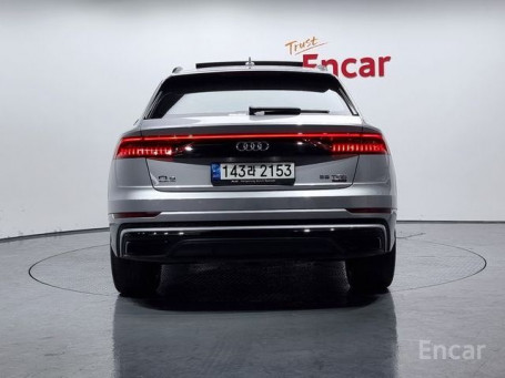 Audi - Q8 55 TFSI Quattro Premium