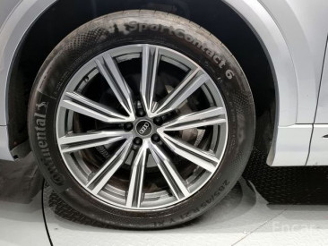 Audi - Q8 55 TFSI Quattro Premium