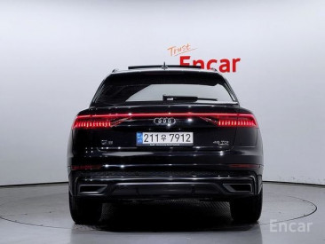 Audi - Q8 45 TDI Quattro Premium