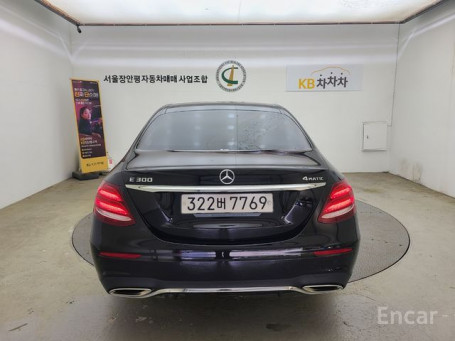 Mercedes - E-Class W213 E300 4MATIC AMG Line
