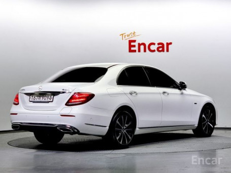 Mercedes - E-Class W213 E300e 4MATIC Exclusive