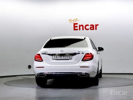 Mercedes - E-Class W213 E300e 4MATIC Exclusive