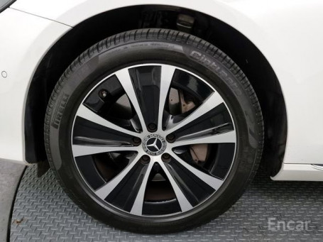 Mercedes - E-Class W213 E300e 4MATIC Exclusive