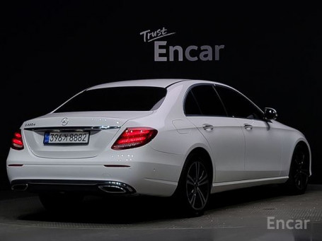 Mercedes - E-Class W213 E220d Avantgarde