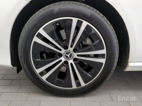 Mercedes - E-Class W213 E220d Avantgarde