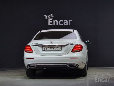 Mercedes - E-Class W213 E220d 4MATIC Exclusive