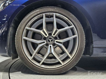 Mercedes - E-Class W213 E220d 4MATIC AMG Line