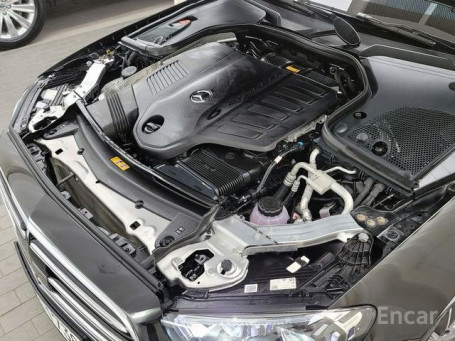 Mercedes - E-Class W213 4MATIC Exclusive