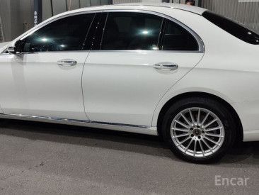 Mercedes - E-Class W213 E220d 4MATIC Exclusive