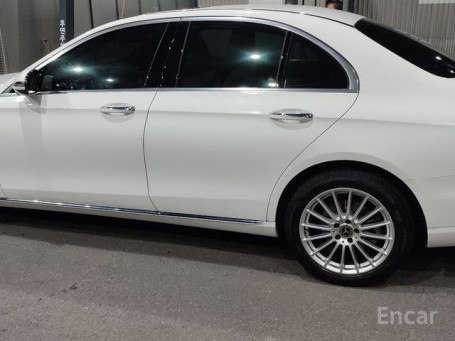Mercedes - E-Class W213 E220d 4MATIC Exclusive