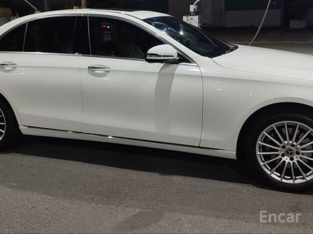 Mercedes - E-Class W213 E220d 4MATIC Exclusive
