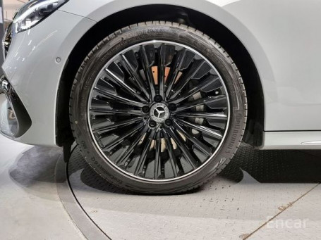 Mercedes- E-Class W214 E300 4MATIC AMG Line Premium Special